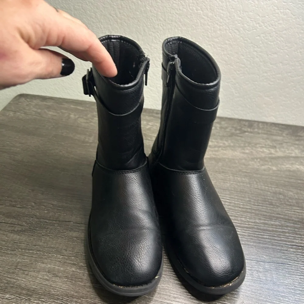 Carter's Size 2 Girl Black zip up boots buckel detail